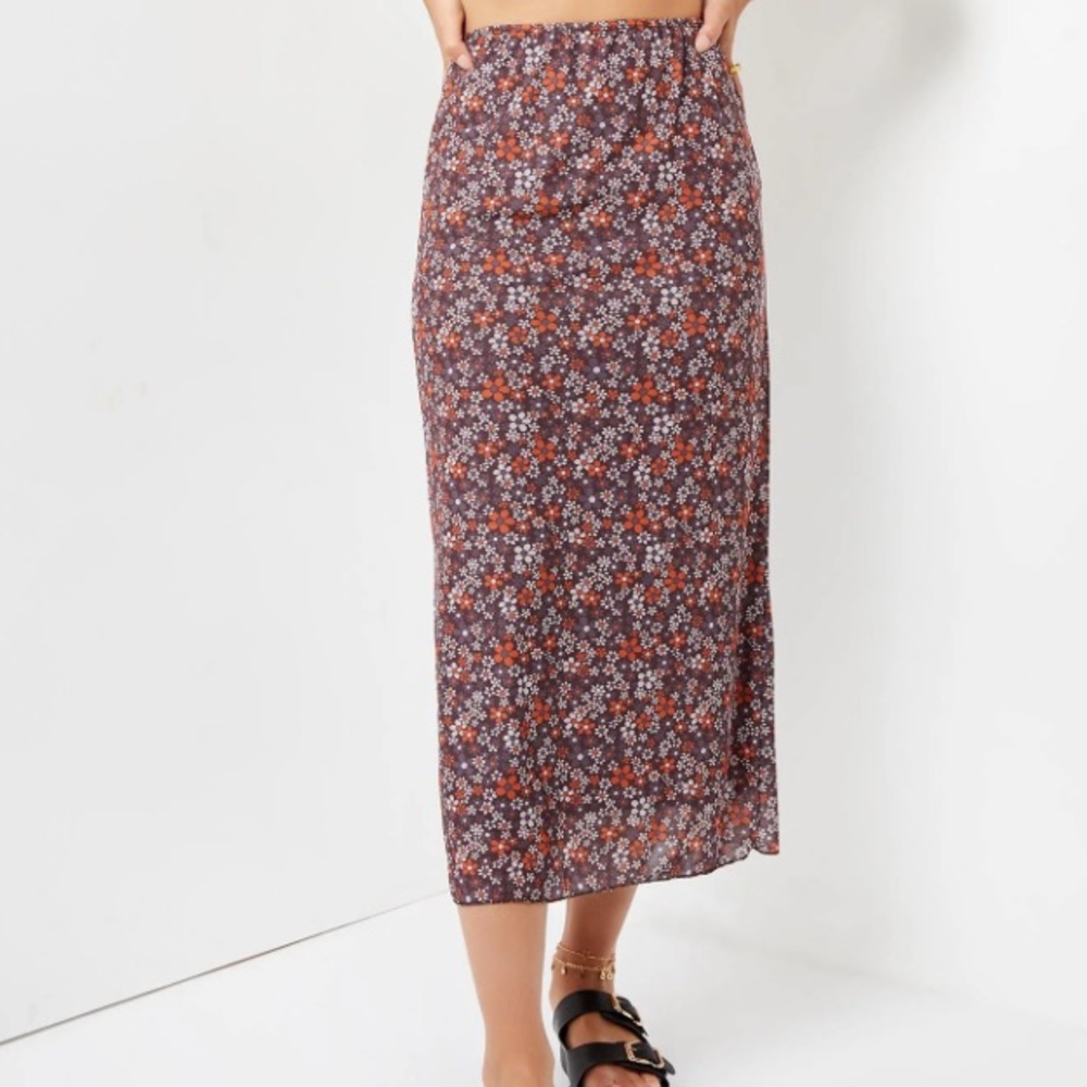 FREE W PURCHASE !!!! ardene ditsy floral print skirt! size s!
